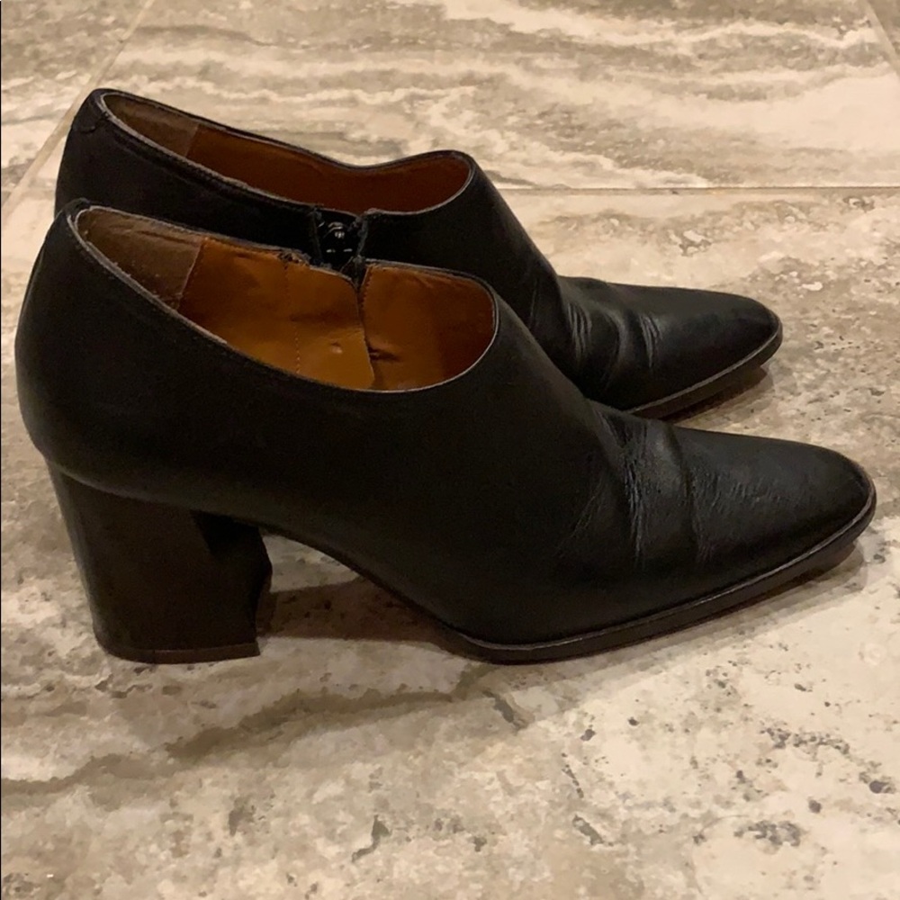 Zara Woman leather low ankle zip-up boot.